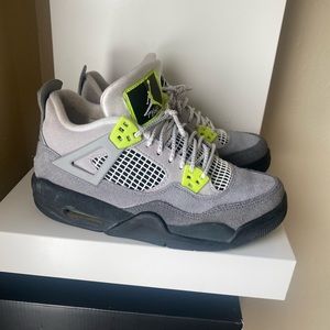 Air Jordan 4 retro se